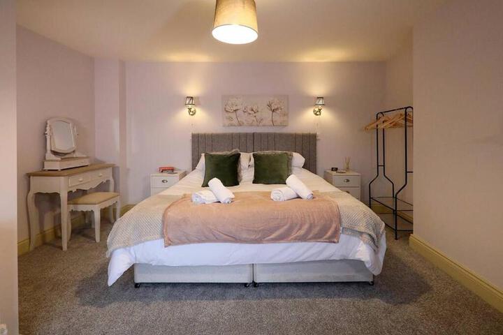 4BR Elegant Stay Golden Triangle Parking