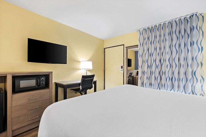 Room 14 of 37