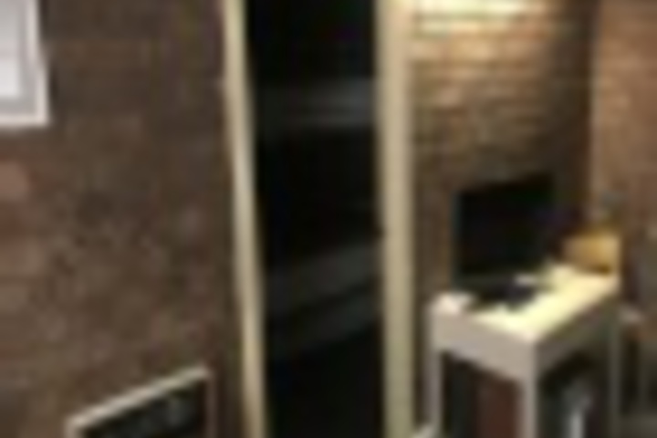 Room 242 of 312