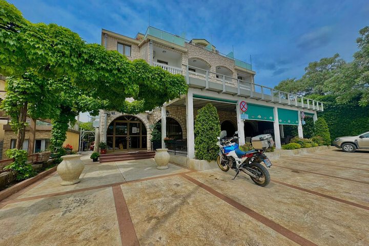 Hotel Exterior 83 of 85