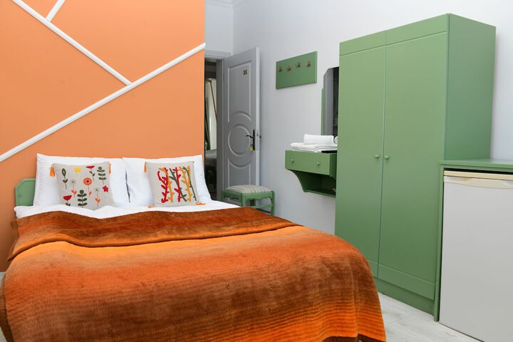 Room 3 of 92
