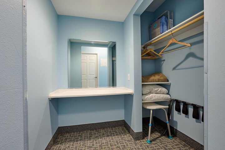 Room 33 of 198