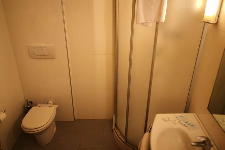 Room 47 of 89