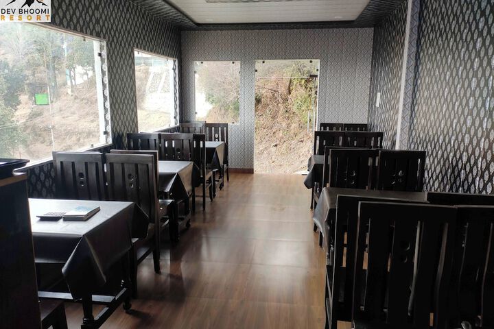 Dining 19 of 28