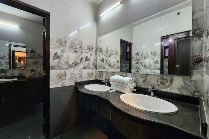 Room 10 of 15