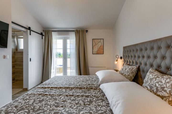 Room 5 of 30
