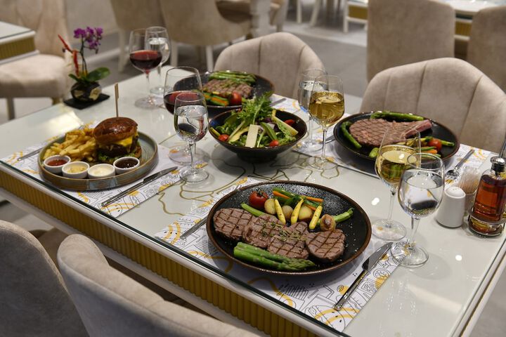 Dining 85 of 102