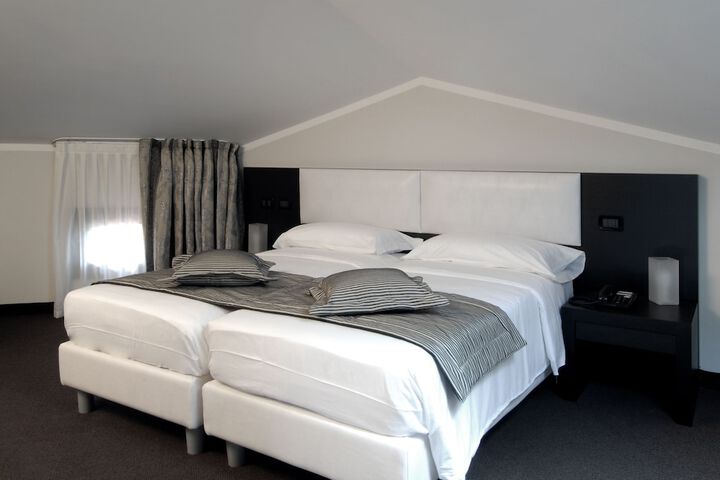 Room 11 of 49