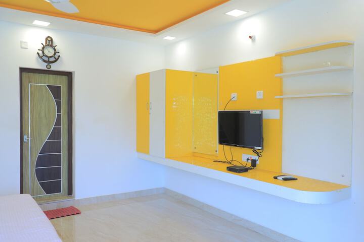 Room 12 of 19