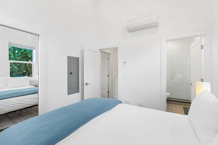 Room 5 of 20