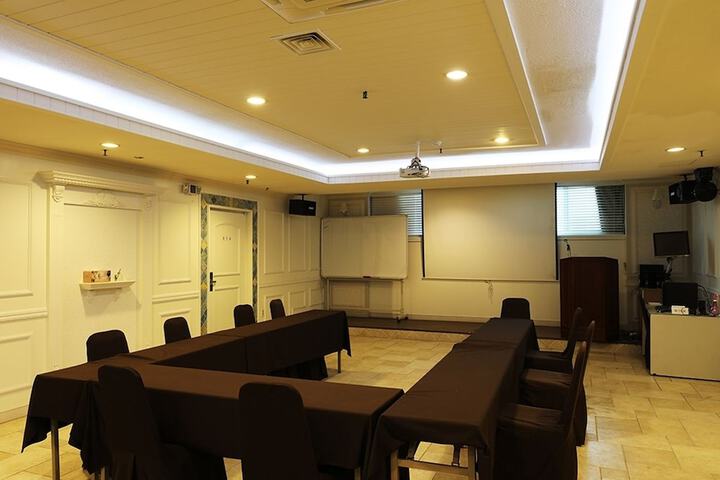 Business Center 99 of 111