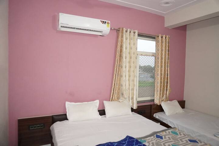 Room 6 of 34