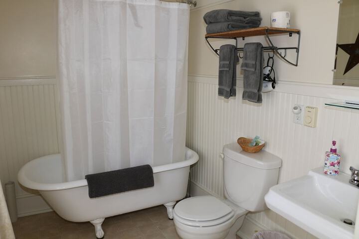 Room 5 of 16
