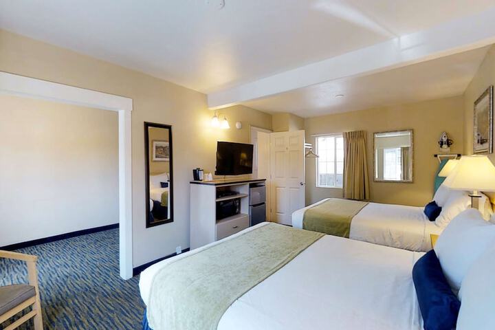 Standard Room, King or Two Doubles (6 of 6)