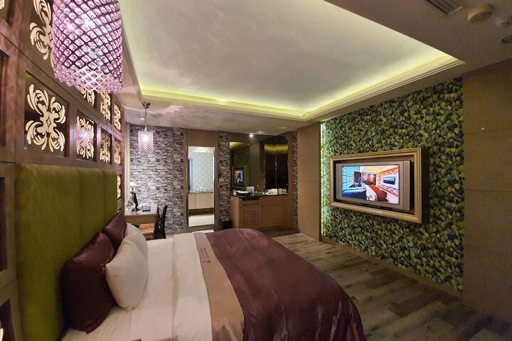 Room 49 of 63