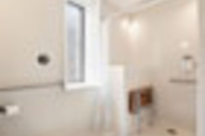 Room 140 of 171