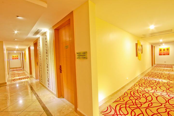 Ballroom/Hall 136 of 149