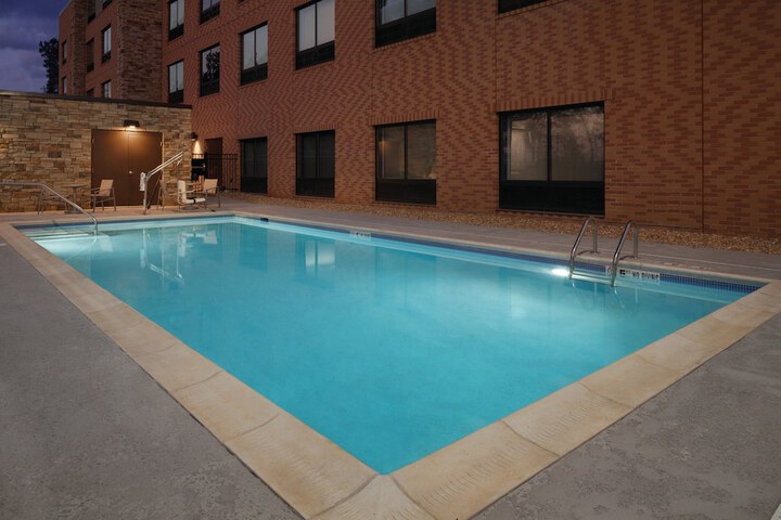 Pool 24 of 41