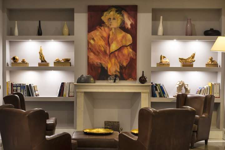 Lobby sitting area