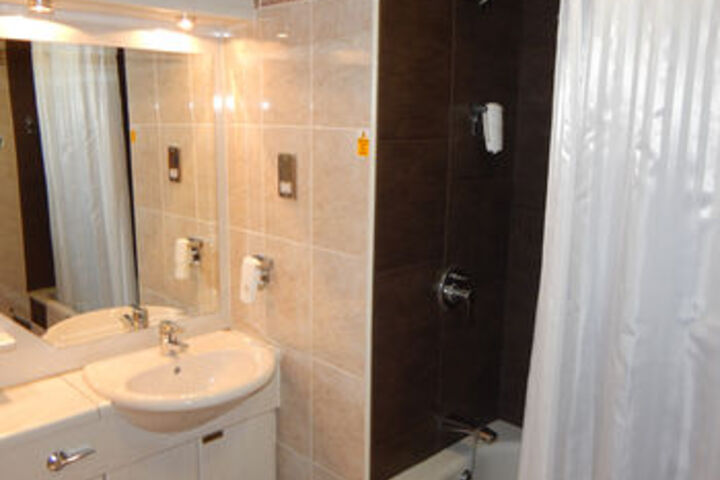 Room 28 of 110