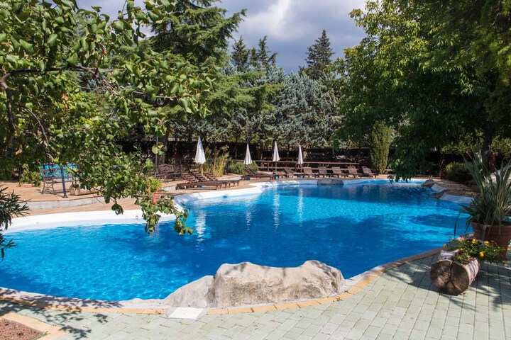 Hotel with Pool