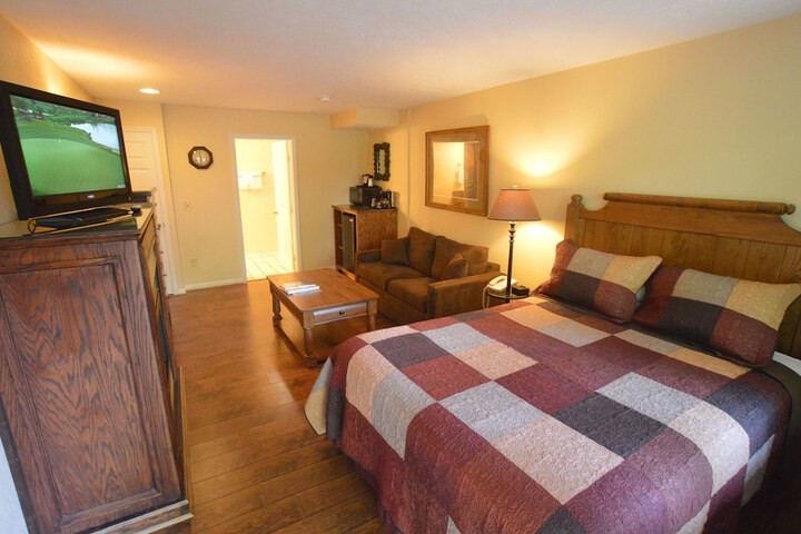 Room 4 of 65
