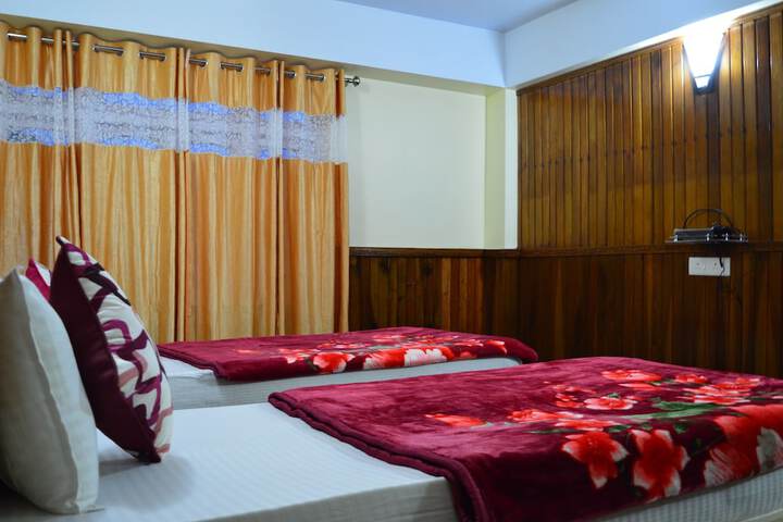 Room 27 of 43