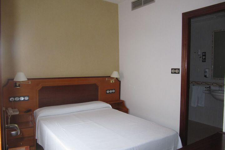 Room 10 of 30