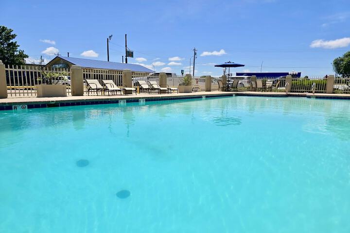 Pool Hotel