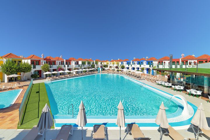 Hotel with Pool