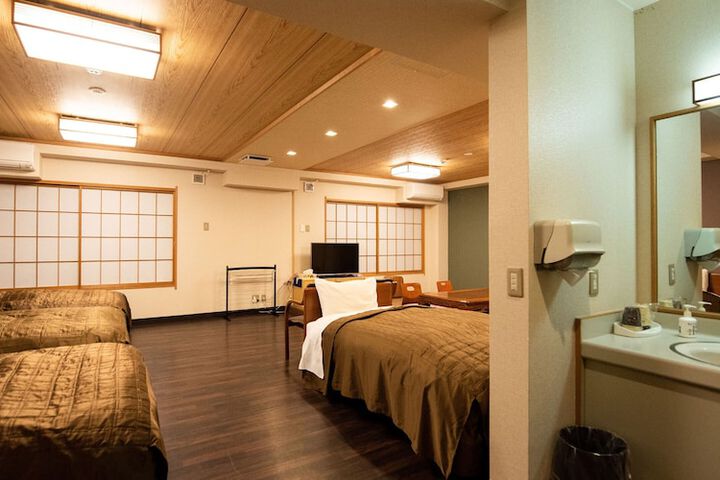 Room 13 of 77