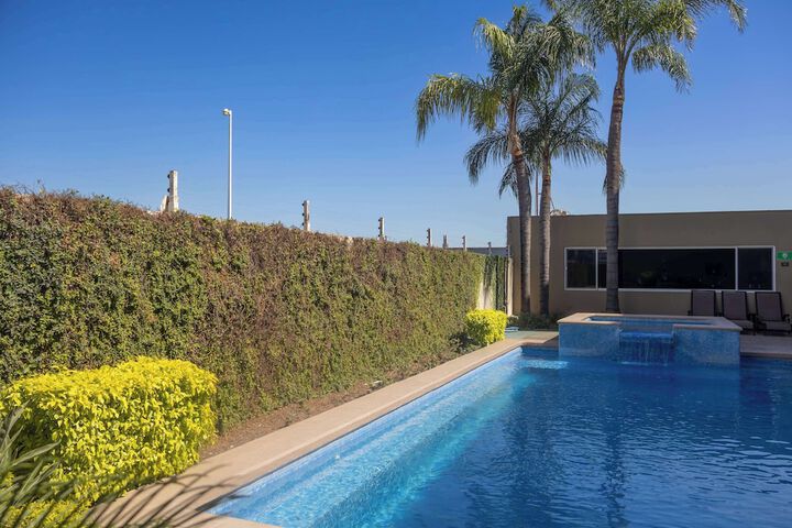 Pool Hotel