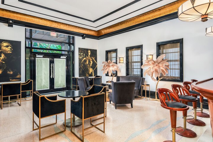 Lobby lounge