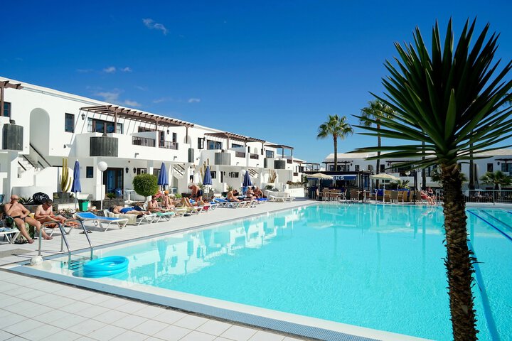 Hotel Pool