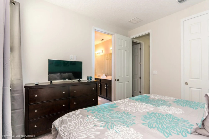 Room 4 of 23