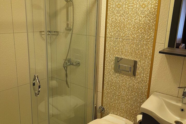 Room 53 of 69