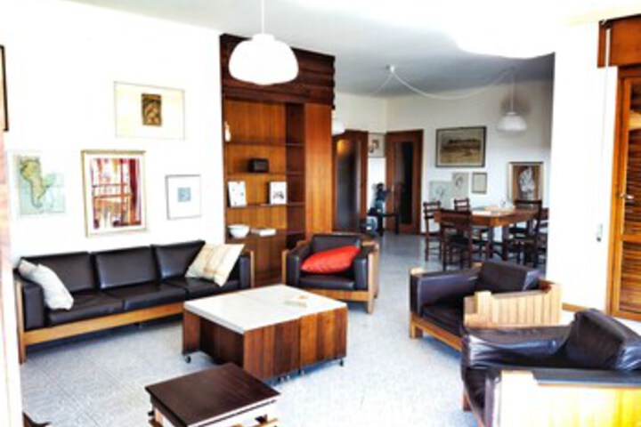 Room 10 of 21
