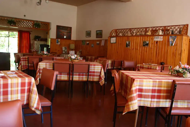 Dining 8 of 8
