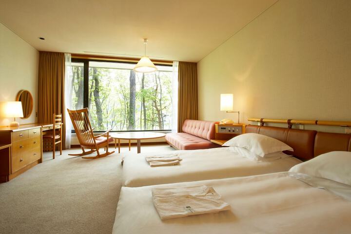 Room 10 of 46