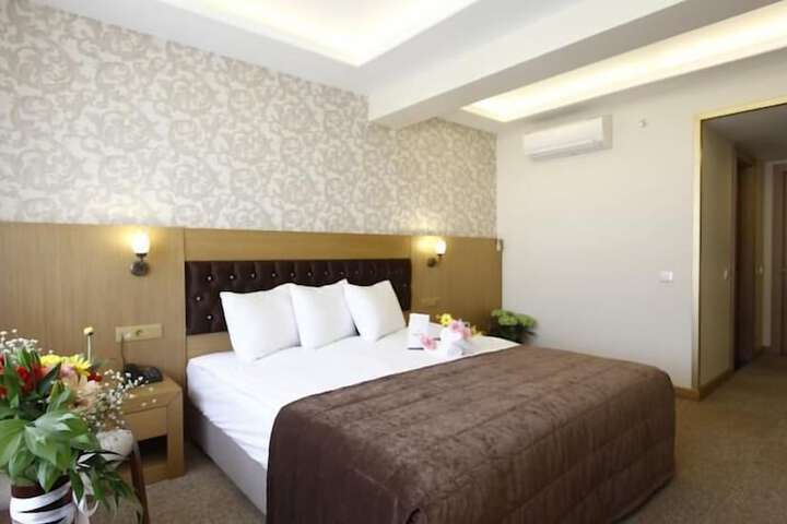 Room 12 of 37