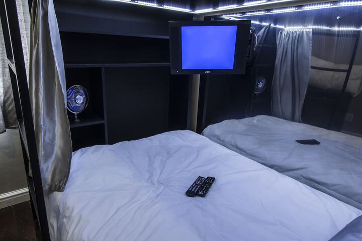 Room 28 of 40