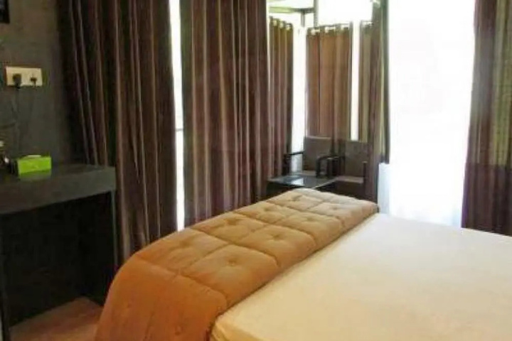 Room 2 of 13