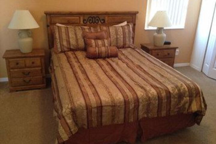 Room 5 of 9