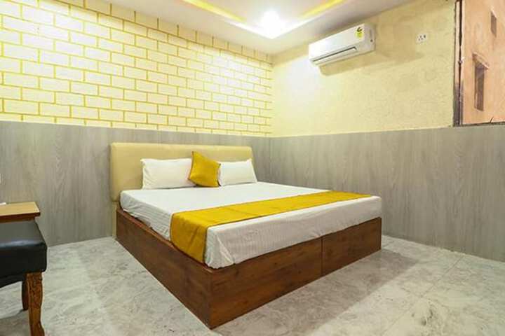 Room 14 of 18