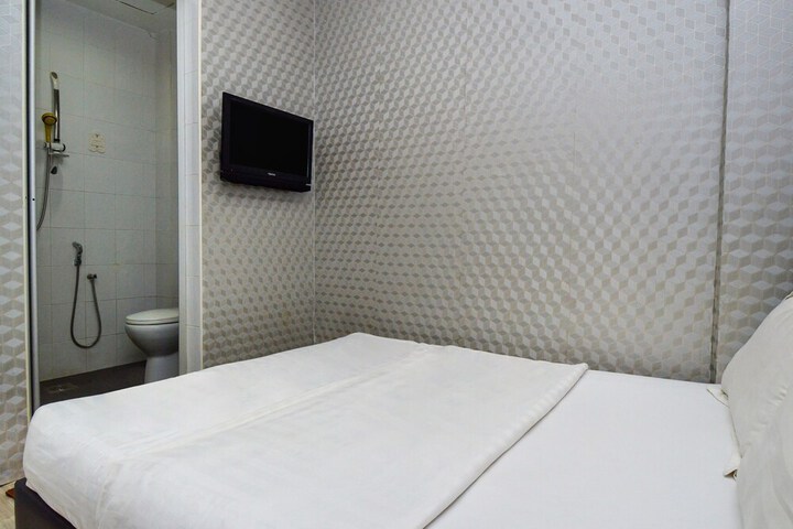Room 11 of 30