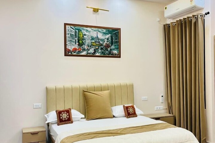 Room 12 of 77