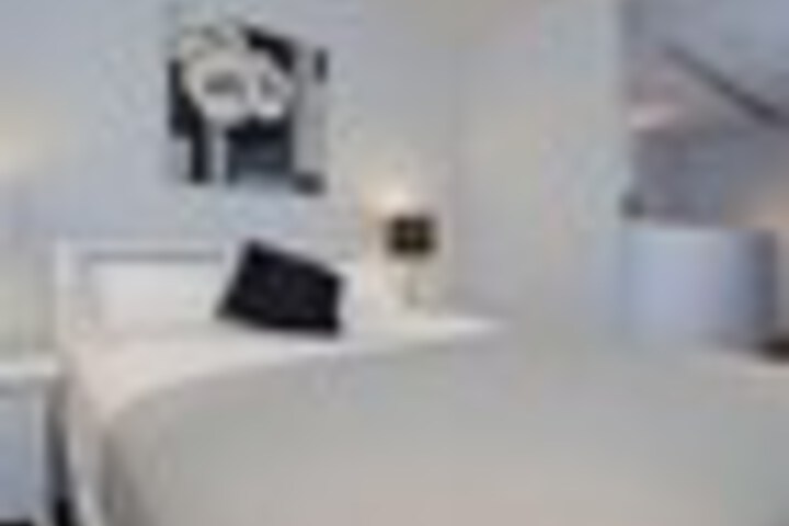 Room 8 of 30