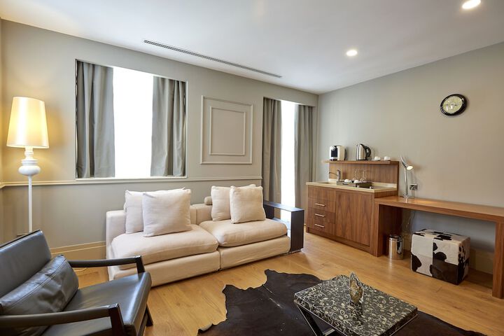 Room 4 of 79