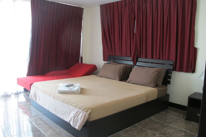 Room 6 of 33