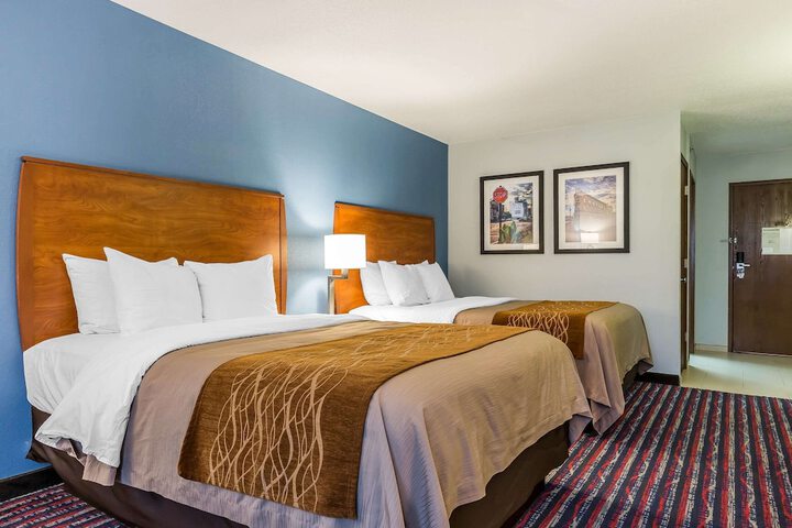 2 Queen Beds (7 of 7)